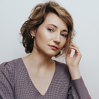 женская стрижка на средние волосы