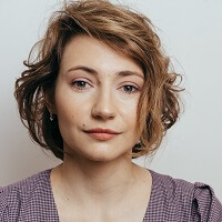 женская стрижка на средние волосы